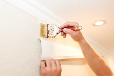 Pose de papier peint au Rouret — revêtements muraux et toiles de verre